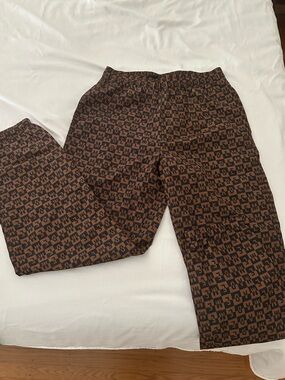 MadeMeNyc Monogram Print Brown Cropped Trousers